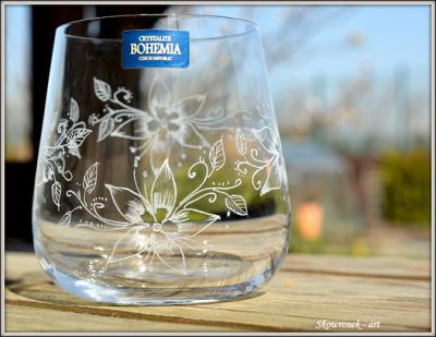 szklanki-ze-szkla-krysztalowego-recznie-grawerowane-w-kwiatowy-wzor[1].jpg